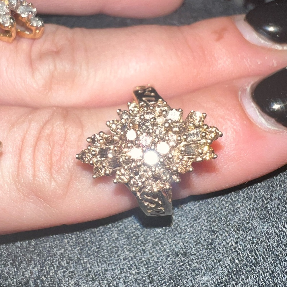 Stunning! 10k diamond ring